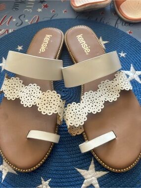 kensie Cream/white  Floral Cutout Double-Strap Slide Sandals